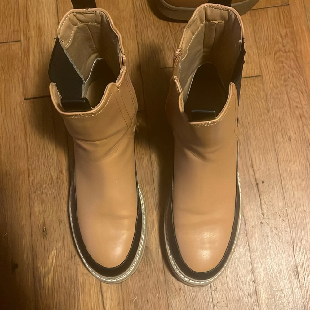 Excellent used condition brown and black boots